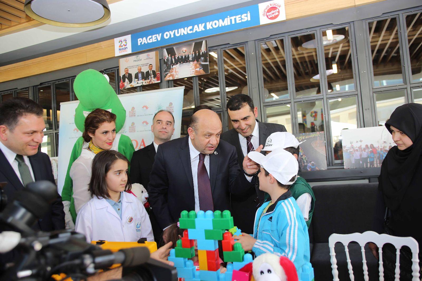 PAGEV Yerli Oyuncak Komitesi, 23 Nisan Festivali kapsamında Bilim Sanayi ve Teknoloji Bakanı ile Bir araya geldi